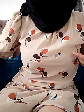 Snapshot of elif25 chatting on 10.08.25 elif25 online show from 10.08.25