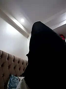 Snapshot of elif25 chatting on 10.08.25 elif25 online show from 10.08.25