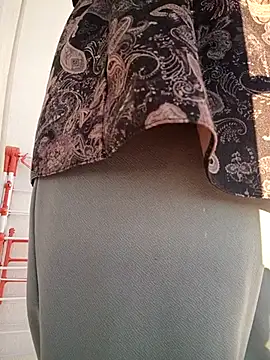 Snapshot of elif25 chatting on 10.10.25 elif25 online show from 10.10.25