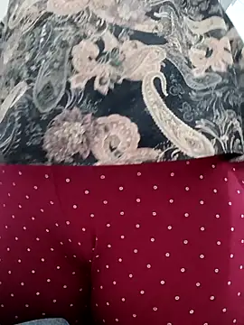 Snapshot of elif25 chatting on 10.20.25 elif25 online show from 10.20.25