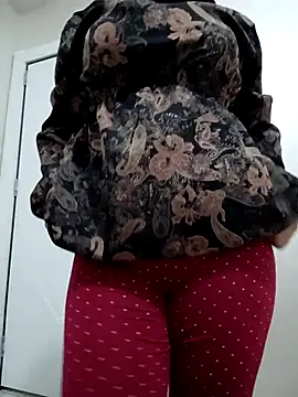 Snapshot of elif25 chatting on 10.23.25 elif25 online show from 10.23.25