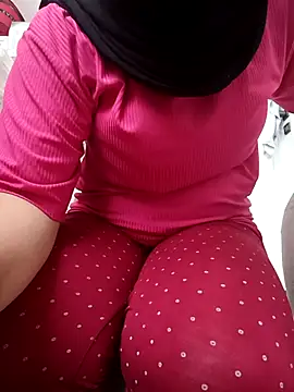 Snapshot of elif25 chatting on 10.26.25 elif25 online show from 10.26.25