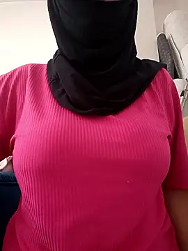 Snapshot of elif25 chatting on 10.27.25 elif25 online show from 10.27.25