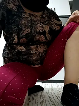 Snapshot of elif25 chatting on 10.29.25 elif25 online show from 10.29.25