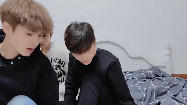 xiaoyi2563 online show from 10.12.25