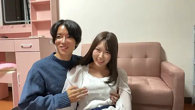 Snapshot of komei_abe chatting on 10.23.25 komei abe online show from 10.23.25