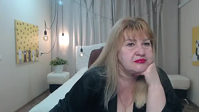 Snapshot of EmmaEllison chatting on 05.20.26 EmmaEllison online show from 05.20.26