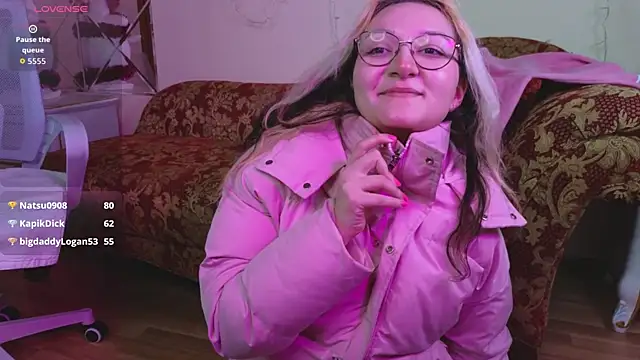 JuicyLullu online show from 01.05.26