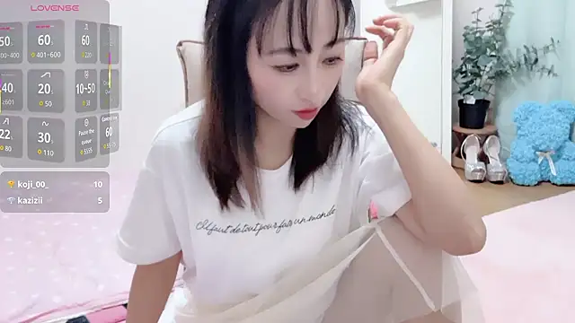 Snapshot of RIjiejie2 chatting on 10.23.25 RIjiejie2 online show from 10.23.25