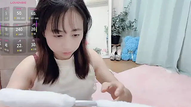 Snapshot of RIjiejie2 chatting on 10.31.25 RIjiejie2 online show from 10.31.25