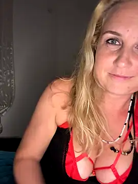 Snapshot of The_Real_Blondie chatting on 09.13.25 The Real Blondie online show from 09.13.25
