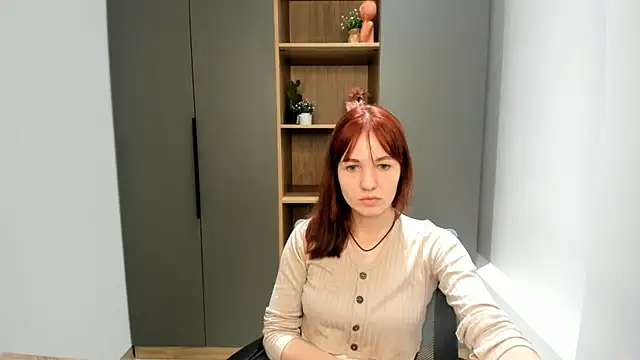Snapshot of JenineTabora chatting on 09.17.25 JenineTabora online show from 09.17.25