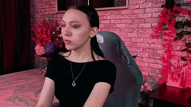 AdeliceLenoir online show from 09.17.25