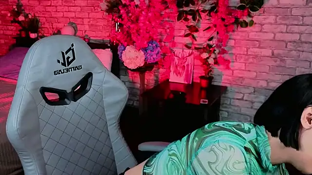 AdeliceLenoir online show from 10.14.25