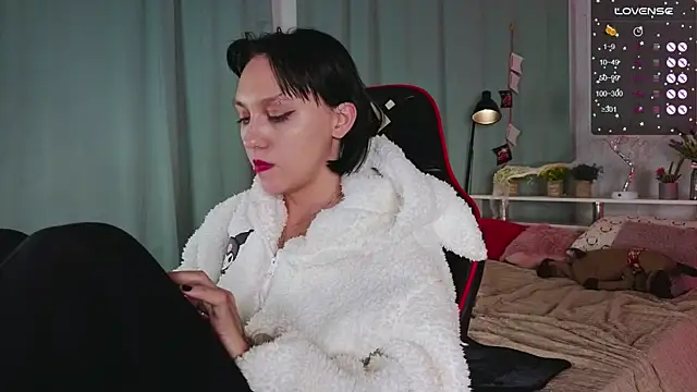 AdeliceLenoir online show from 10.18.25