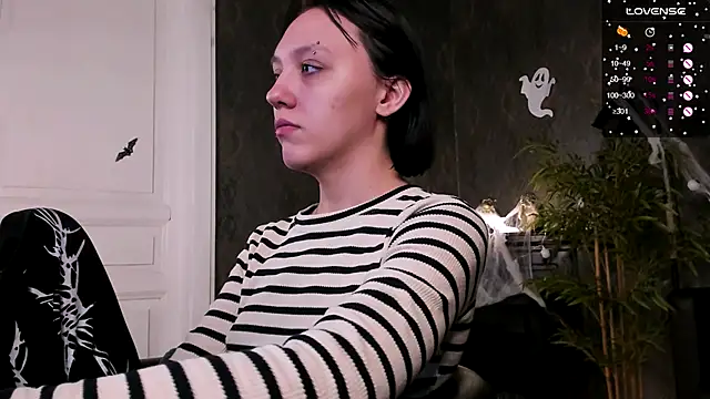 AdeliceLenoir online show from 10.28.25