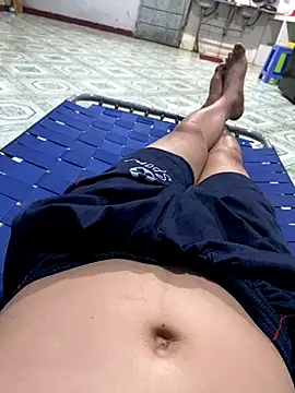 Snapshot of vila25cm chatting on 10.28.25 vila25cm online show from 10.28.25