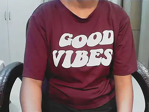 Snapshot of short_girl_ chatting on 09.29.25 short girl online show from 09.29.25