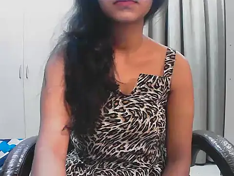 Snapshot of short_girl_ chatting on 10.01.25 short girl online show from 10.01.25