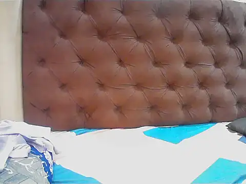 Snapshot of short_girl_ chatting on 10.15.25 short girl online show from 10.15.25