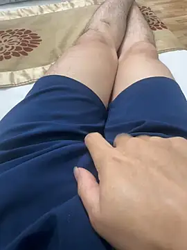 Snapshot of CZpublic chatting on 11.08.25 CZpublic online show from 11.08.25