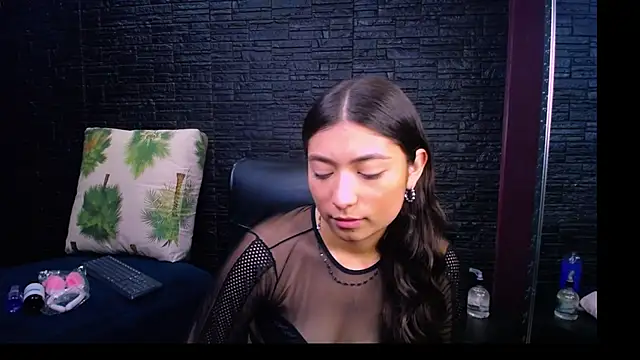 Lizzie Collin online show from 10.11.25