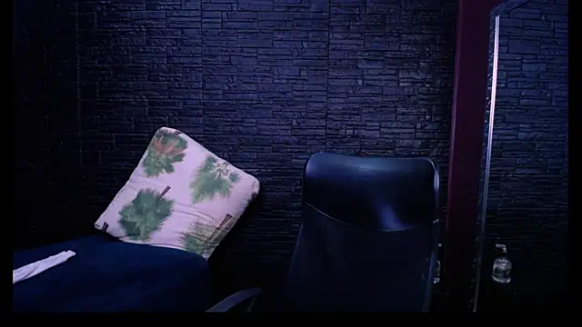 Lizzie Collin online show from 10.16.25