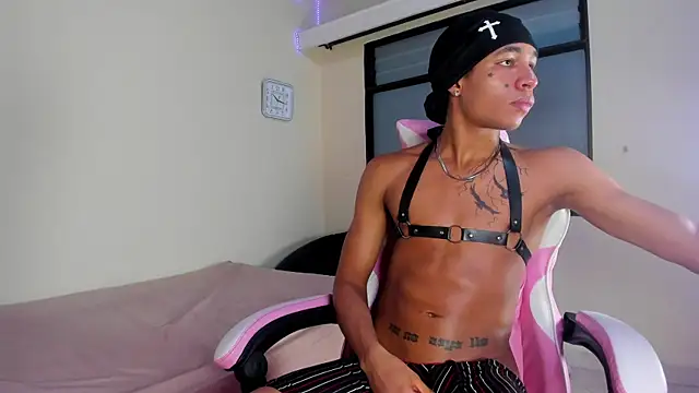 Snapshot of dann_cute028 chatting on 10.20.25 dann cute028 online show from 10.20.25