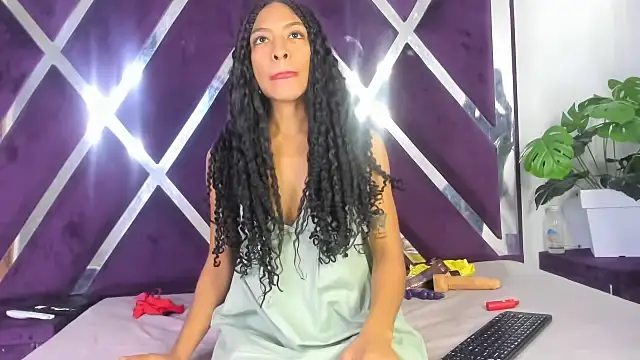 Snapshot of angelkyraasm chatting on 11.04.25 angelkyraasm online show from 11.04.25