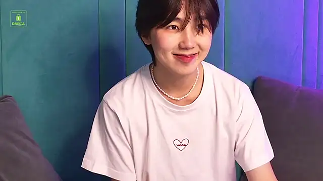 Snapshot of HeejinWang chatting on 11.08.25 HeejinWang online show from 11.08.25