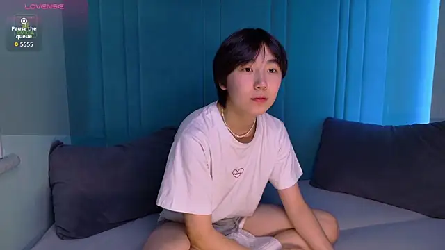 Snapshot of HeejinWang chatting on 11.19.25 HeejinWang online show from 11.19.25