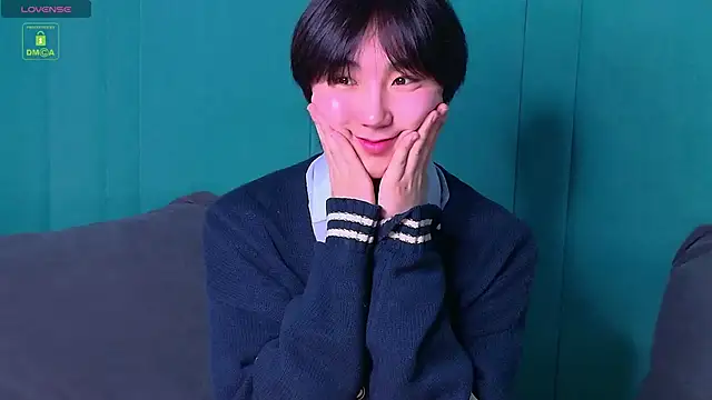 Snapshot of HeejinWang chatting on 11.28.25 HeejinWang online show from 11.28.25