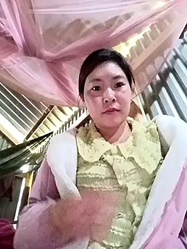 Snapshot of Siathong chatting on 10.26.25 Siathong online show from 10.26.25