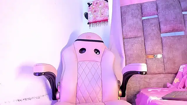 Mia royal online show from 10.25.25