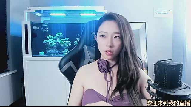 Snapshot of Keke-Bai chatting on 10.21.25 Keke-Bai online show from 10.21.25