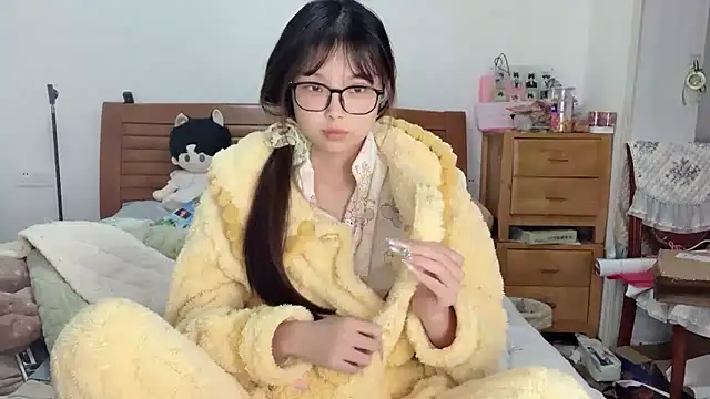 Akong11 online show from 12.04.25