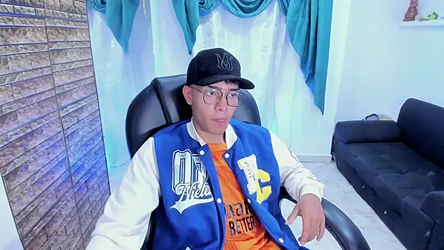 Hunteer Boy online show from 09.30.25