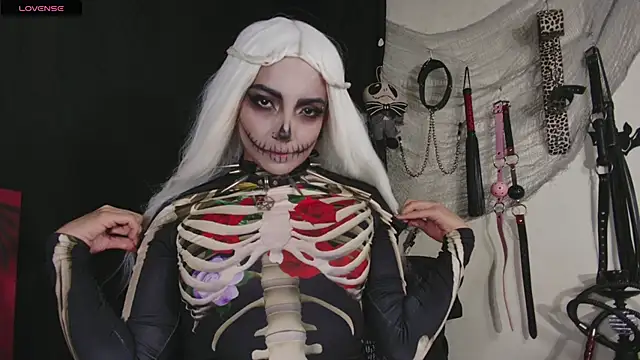 agathaaiko6 online show from 10.21.25