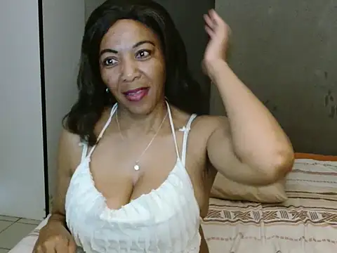 Snapshot of Lillyan_N chatting on 10.04.25 Lillyan N online show from 10.04.25