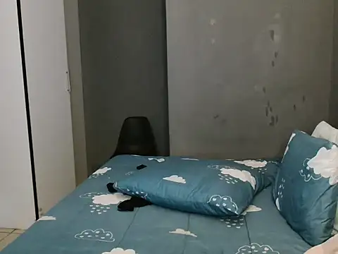 Snapshot of Lillyan_N chatting on 10.12.25 Lillyan N online show from 10.12.25