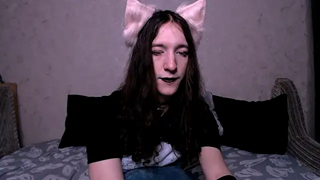Snapshot of SilverMuse_ chatting on 10.02.25 SilverMuse  online show from 10.02.25
