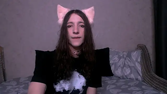 Snapshot of SilverMuse_ chatting on 10.04.25 SilverMuse  online show from 10.04.25