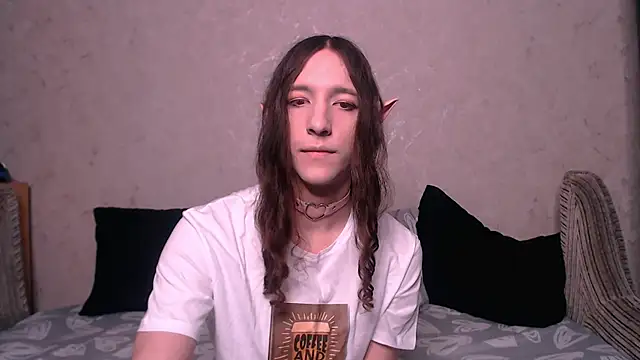 Snapshot of SilverMuse_ chatting on 10.06.25 SilverMuse  online show from 10.06.25