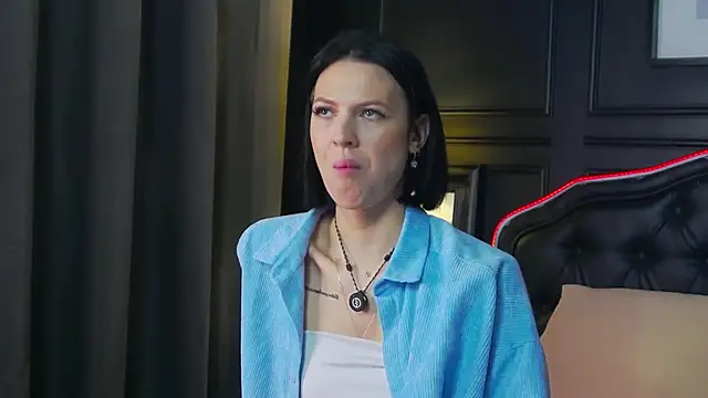 Snapshot of EmmaStarkk chatting on 10.21.25 EmmaStarkk online show from 10.21.25