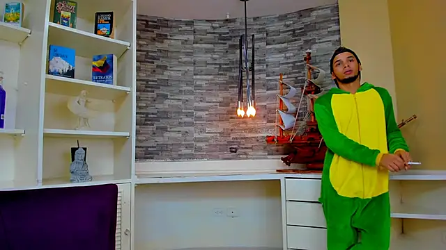 Juicy Creww online show from 09.17.25