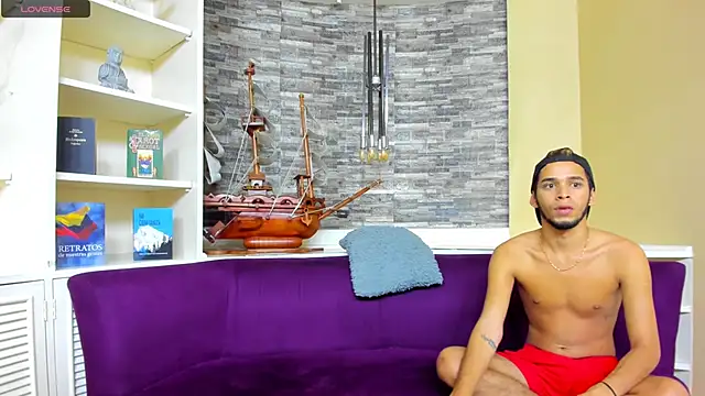 Juicy Creww online show from 10.03.25