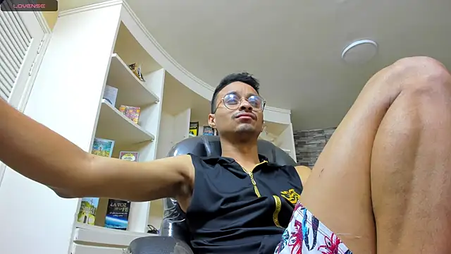 Juicy Creww online show from 10.10.25