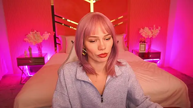 Snapshot of ShyySiren chatting on 10.05.25 ShyySiren online show from 10.05.25