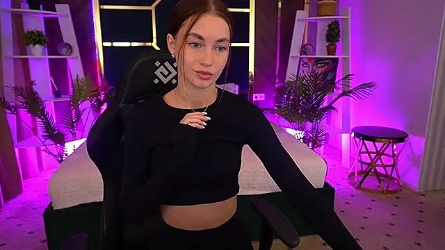 Snapshot of CherryyLulu chatting on 09.30.25 CherryyLulu online show from 09.30.25