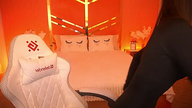 Snapshot of CherryyLulu chatting on 10.28.25 CherryyLulu online show from 10.28.25